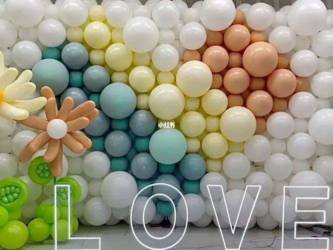 网红ins风爱心不规则气球背景墙