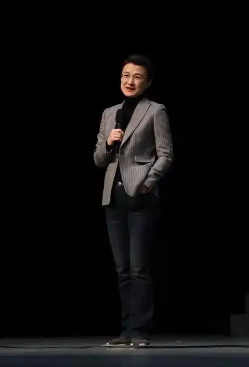 央视名嘴董倩和浙海大师生"面对面"!我们都是时代的见证者!_国家