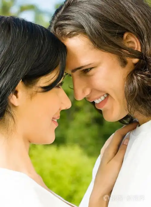 幸福的夫妻在一起,室外照片-正版商用图片19k8xh-摄图新视界