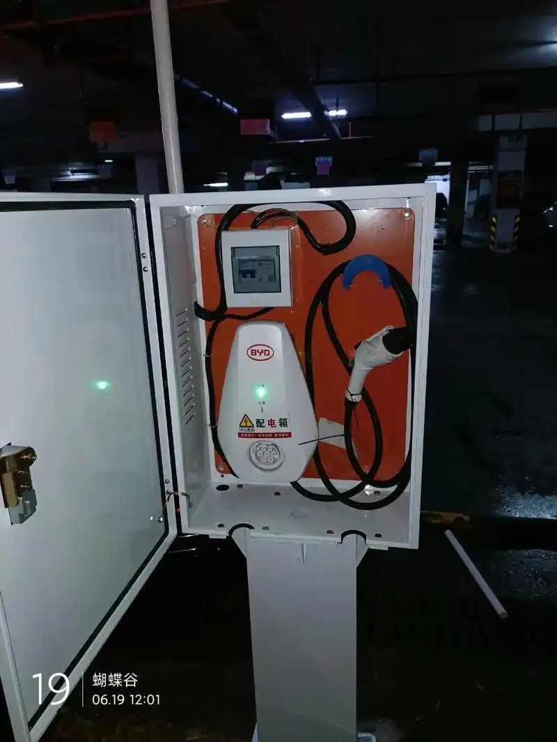 上午星沙蝴蝶谷帮汉ev车友改造充电箱,下午湘府路帮特斯拉车友 - 抖音