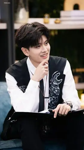 任嘉伦今天这张照片真的好帅啊啊