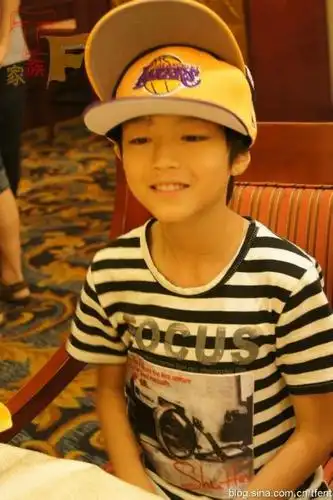 王俊凯17岁生日会tfboys王俊凯海量童年照