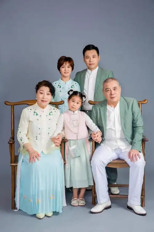 幸福美满的家庭!