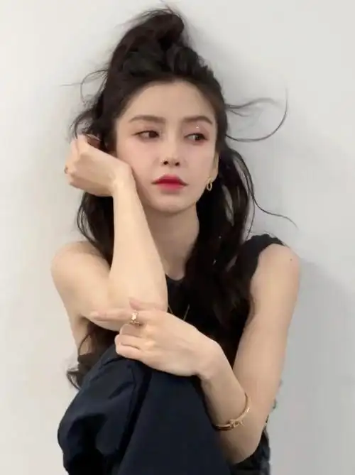 杨颖blingbling的眼妆 angelababy嘟嘴好可爱