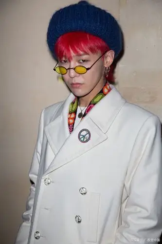 因为权志龙的长相真的太惊艳了,大眼睛高鼻梁,在再加上一个樱桃小嘴