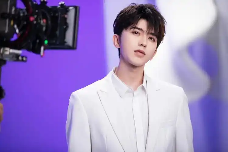 白马王子蔡徐坤啊06以内新鲜图