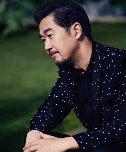 《幸福三重奏》张国立出去买榨菜,逢人就夸,是社交达人没错了!