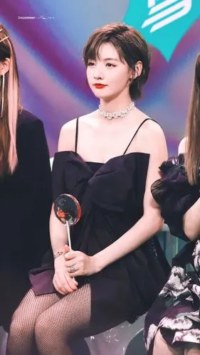 烫烫子绿毯秀##赵粤硬糖少女303人气主舞