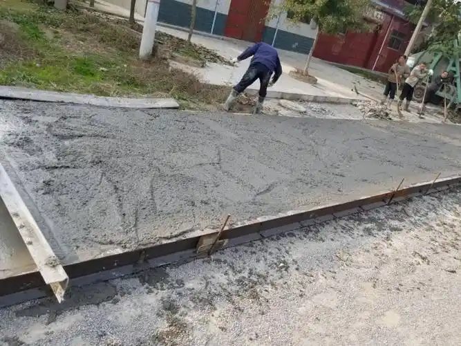 常贾路进行右半幅c30混凝土路面浇筑
