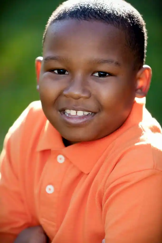 爆笑黑人小男孩的头