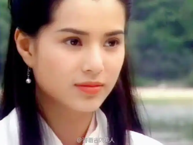 李若彤《神雕侠侣》【小龙女】借水开花自一奇,水沉为骨玉为肌.