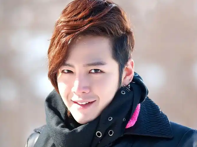 张根硕韩国明星帅气男星