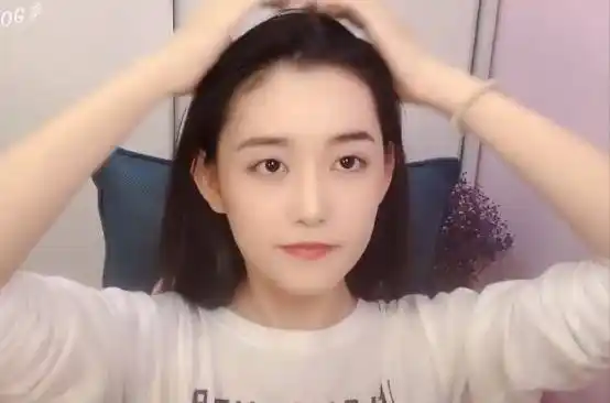 蒋依依分享化妆教程,当看到妆前妆后的对比,网友:不愧是明星!