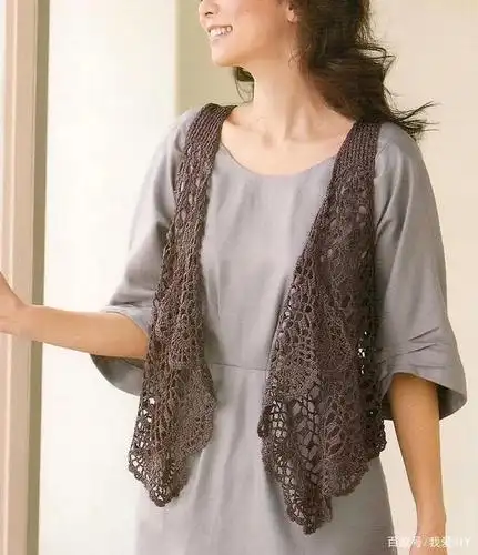 那么今天我们就来钩几件小外套,里面可以搭配不同的穿法,简单的纯色钩