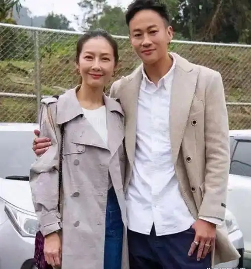 何润东:三度告白孙俪被否,41岁娶美妻,如今恩爱多年无子也甜蜜