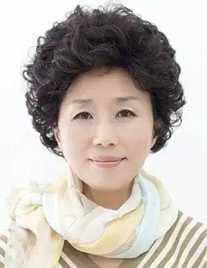 让中老年人越剪越年轻的发型年前打扮起来