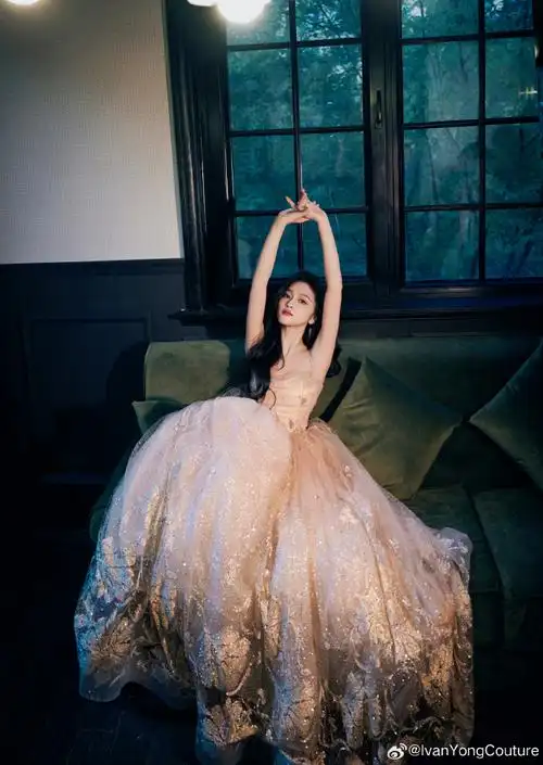 丝绸之路电影节##吴宣仪##高级定制##最仙礼服##礼服婚纱款式##明星