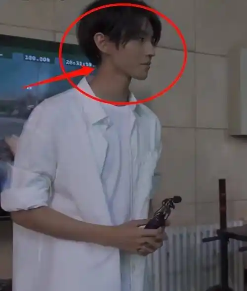 原创王俊凯去青年电影厂学习采访介绍很专业暴瘦后生图状态很真实