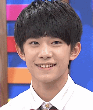 易烊千玺giftfboysgif眨眼gif