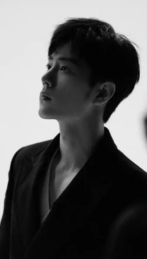 肖战黑色深v西装又禁欲又撩人满屏的荷尔蒙真的太让人陶醉了