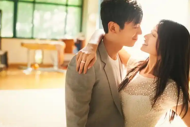 爱在苍茫大地朱亚文沈佳妮(沈佳妮:为爱回归家庭,嫁给朱亚文婚后生俩