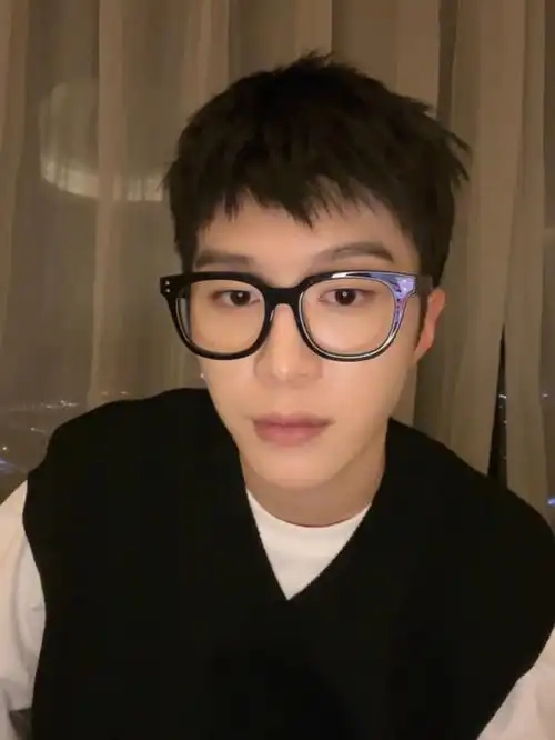 邻家大男孩范丞丞