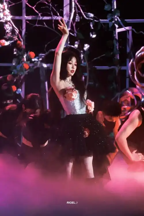 虞书欣跳舞没看够##和虞书欣点亮微博之夜##虞书欣gwalla跨年舞台