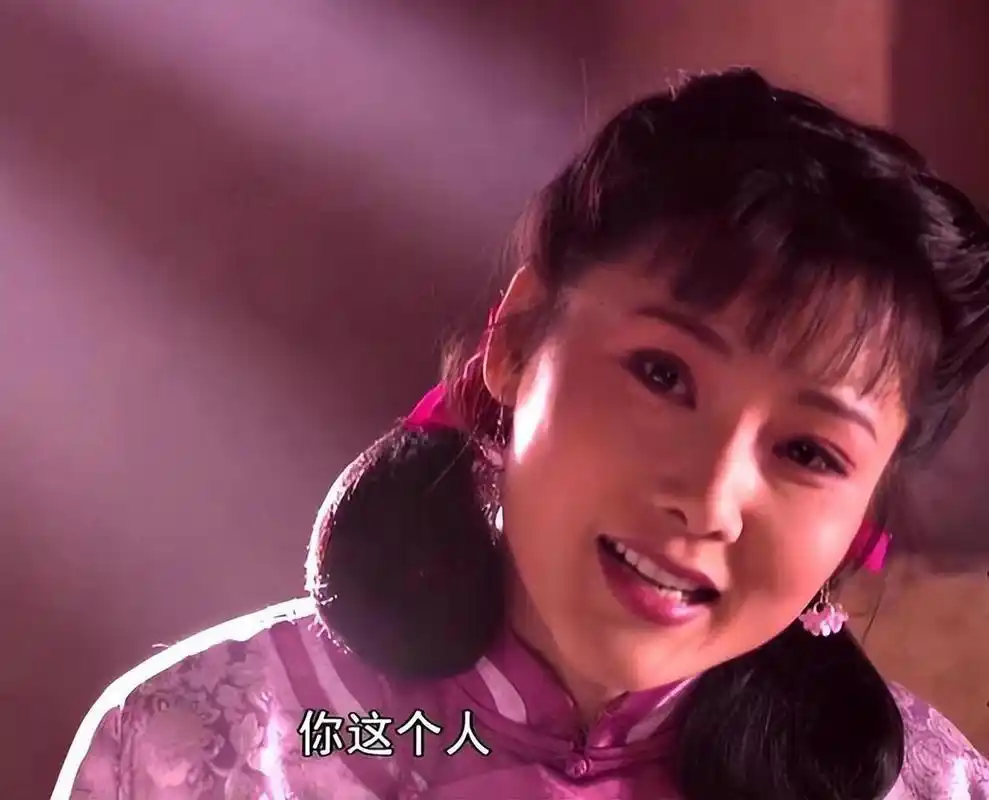 何赛飞在电视剧《大宅门》中出演杨九红时不过37,8岁,正是女人的成熟