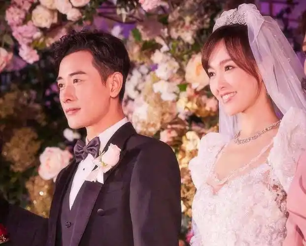 回顾唐嫣女儿出生都是罗晋照料丈夫弯腰提裙嫁给了爱情