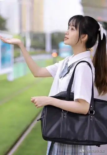 大眼睛美丽学生装女生图集