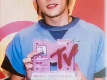 刚出道的周杰伦