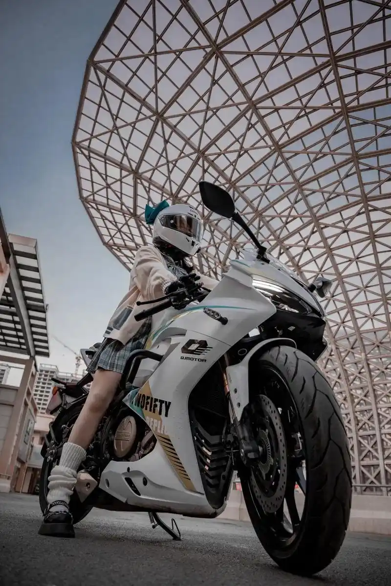 9315.头盔一戴,谁都不爱#机车女孩#赛250mini版 # - 抖音