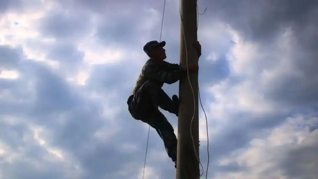 铁血通信兵燃爆驻训场