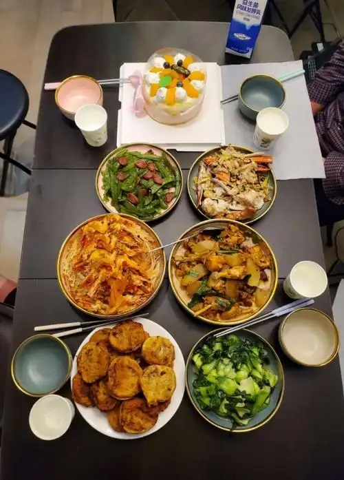 23) 写美篇生日遇上了疫情,儿子媳妇在家主持操办了一个非常有意义的