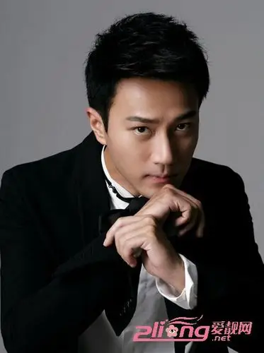 刘恺威秀旧照一直那么帅气袭人