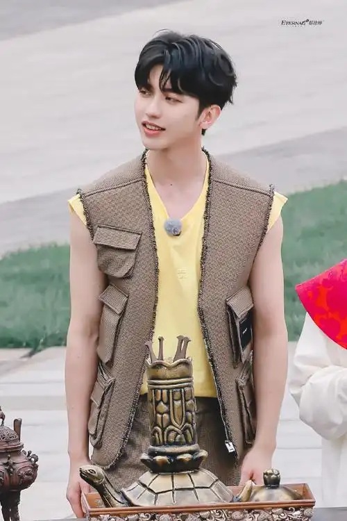 奔跑吧蔡徐坤#383836313830 金华要不要这么可爱啊小傲娇