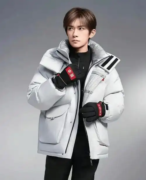 新鲜帅气的波司登代言人易烊千玺