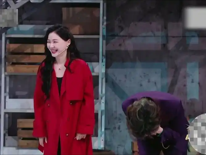 【宋亚轩】王牌对王牌与金靖上演撒娇,见义勇为,掉井里了,哈哈哈哈轩