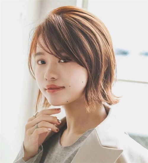 最新职场短发范本 日系减龄外翘内扣_职场发型 - 美发站