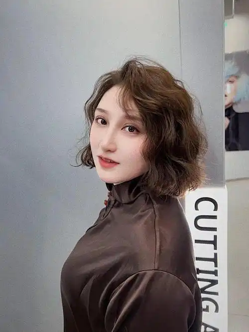 发型之美:从锯齿刘海短发到长发大波浪的华丽转身|脸型|发尾_网易订阅