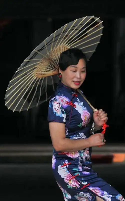 老宅子秀旗袍 - 美篇