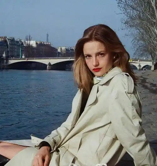 这位法国小姐姐,简直日常照穿搭天花板!_camille