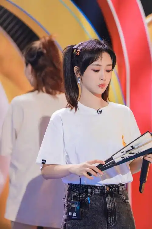 双马尾造型出镜,杨紫亮相综艺节目,少女范十足|杨紫|综艺节目|少女