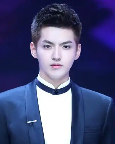 百变潮男吴亦凡零压力hold住10种发色