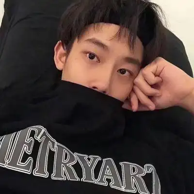 男生头像频道提供更多与最火,高冷,成熟,冷酷,气质男头相关的头像图片