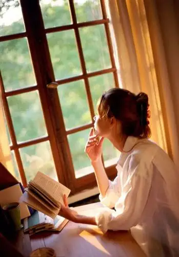 "好看的外表千篇一律,有趣的灵魂万里挑一",我们的气质里藏着读过的书