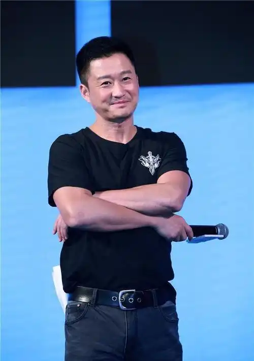 49岁吴京现身福建厦门!拒绝保安护送态度强硬,毫不担心人身安全