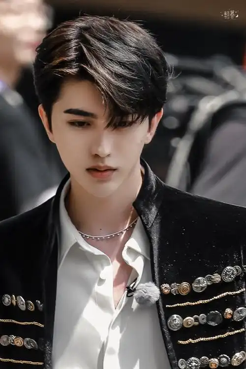 蔡徐坤宫廷风造型##原创音乐制作人蔡徐坤##奔跑吧