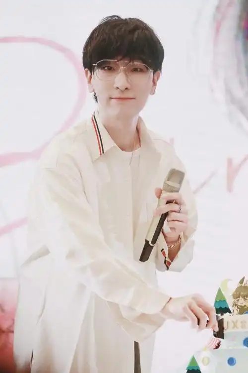 景向谁依丨热衷于用全网最贵的声音说最土的方言