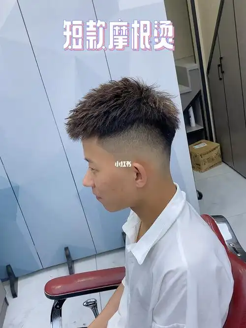 头发6-8厘米适合的短款摩根烫,自然吹干成型.#摩根烫